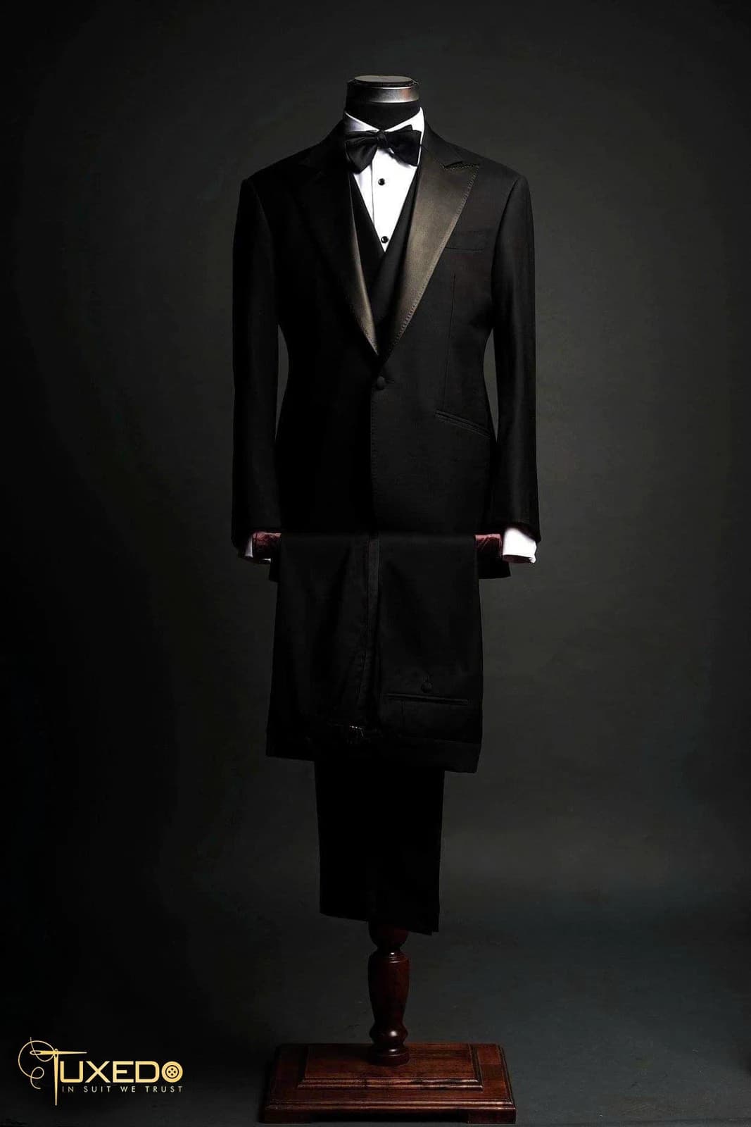Tuxedo Đen Trọn Bộ Ve Nhọn — TUX-004