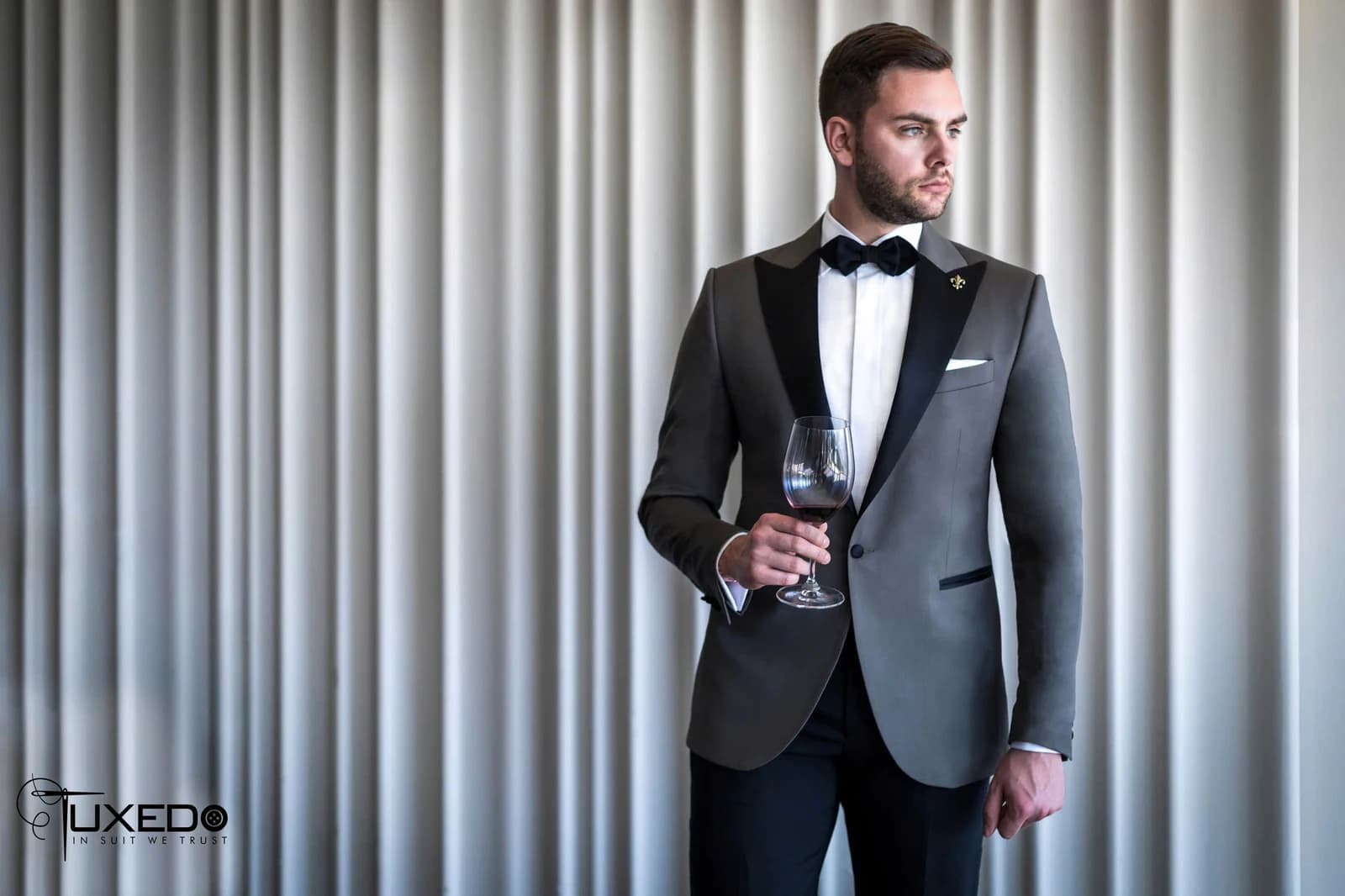 Tuxedo Xám Khói Ve Nhọn Satin — TUX-022