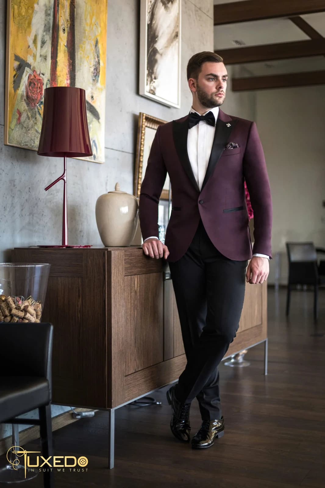 Tuxedo Đỏ Mận Phom Ôm Trẻ Trung — TUX-024