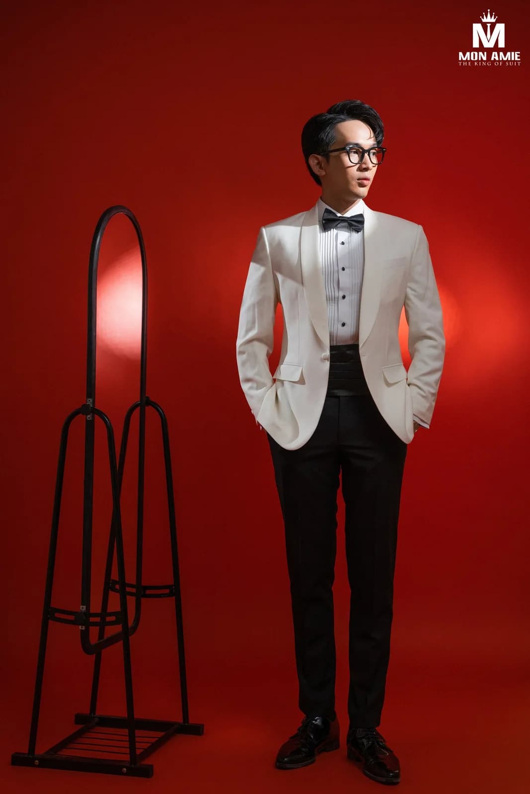 Tuxedo Trắng Ngà Ve Shawl Cummerbund Quần Đen — TUX-106