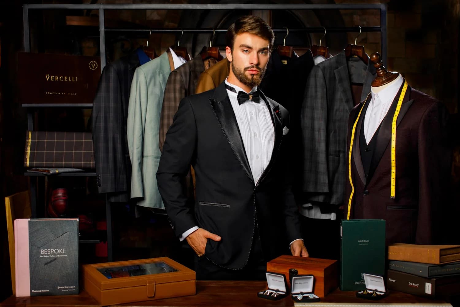 Tuxedo Đen Ve Nhọn Satin Viền Chấm Bi Sơ Mi Xếp Ly — TUX-121