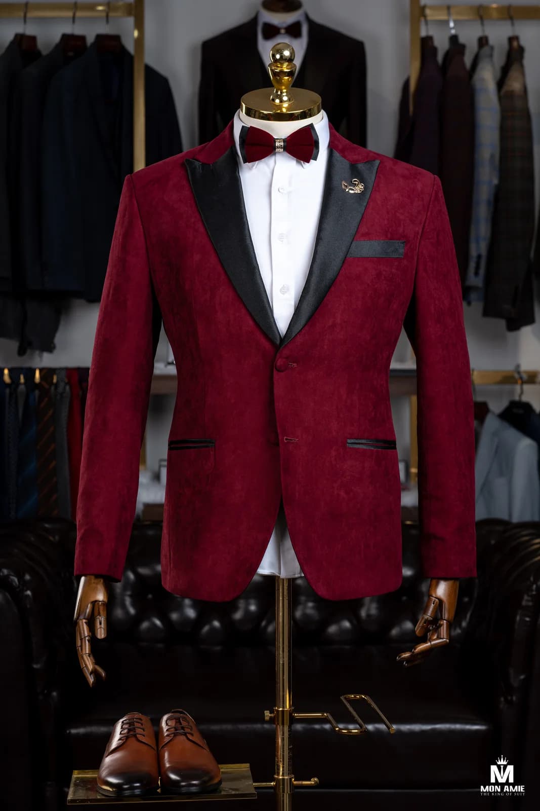 Tuxedo Nhung Đỏ Rượu Ve Nhọn Satin Đen Một Nút — TUX-131