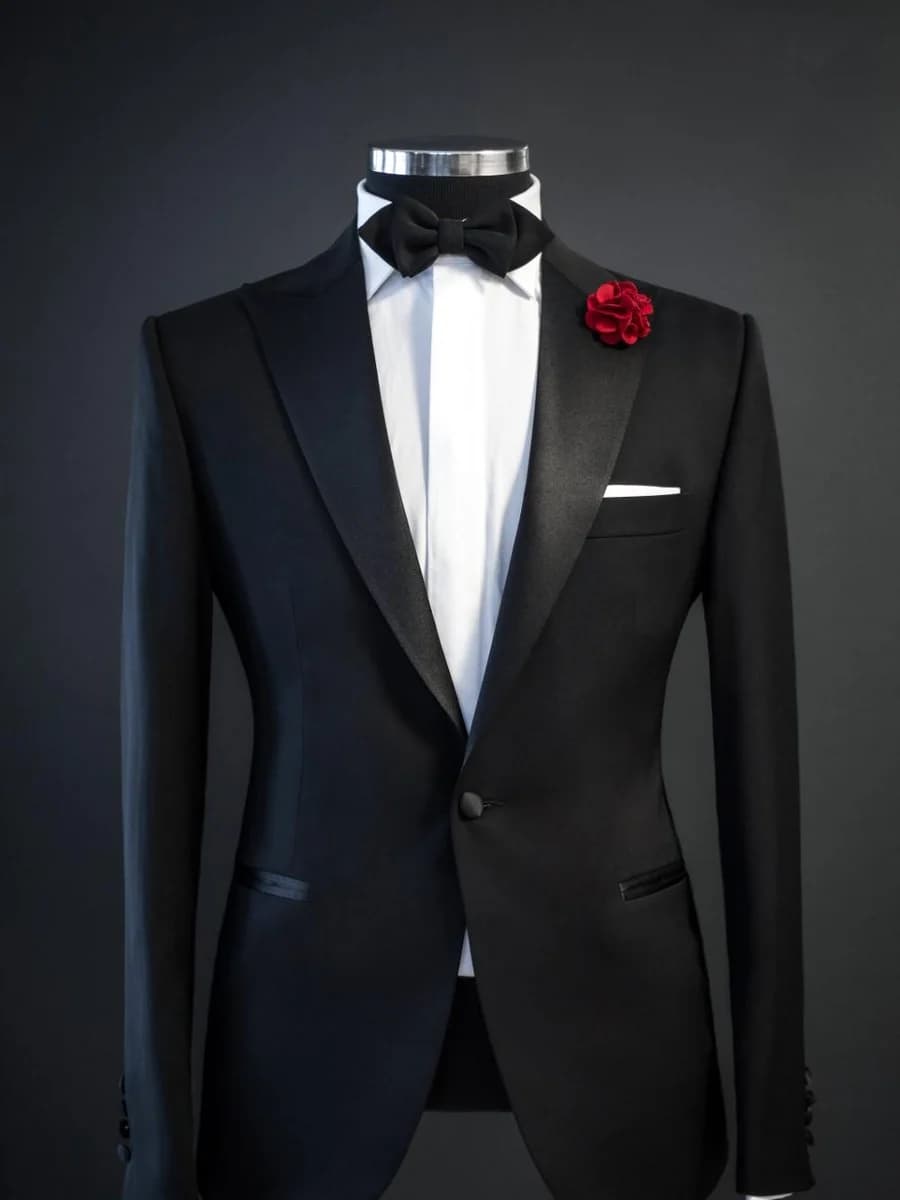 Tuxedo Đen Ve Nhọn Kinh Điển — TUX-060