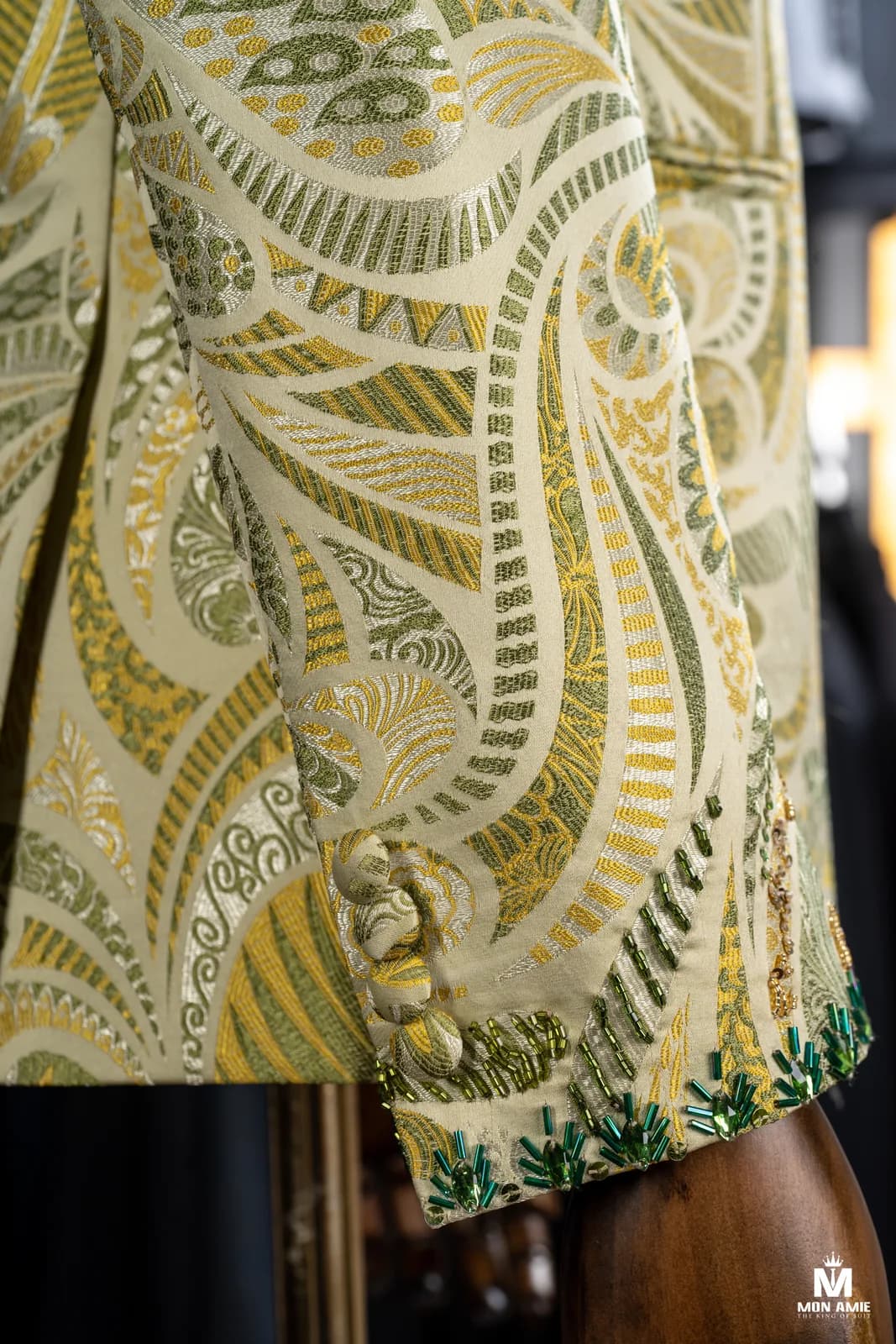 Áo Cổ Trụ Jacquard Xanh Lá Kem Đính Cườm Ngọc — góc 3
