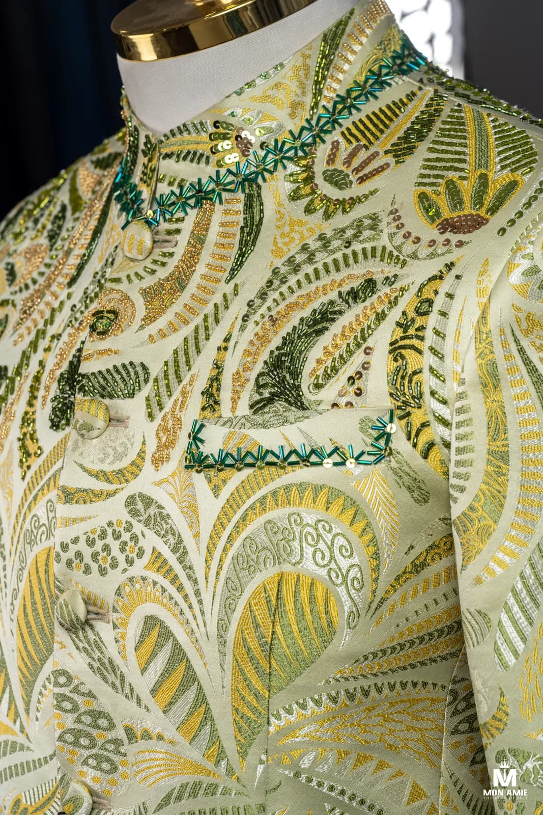 Áo Cổ Trụ Jacquard Xanh Lá Kem Đính Cườm Ngọc — góc 4