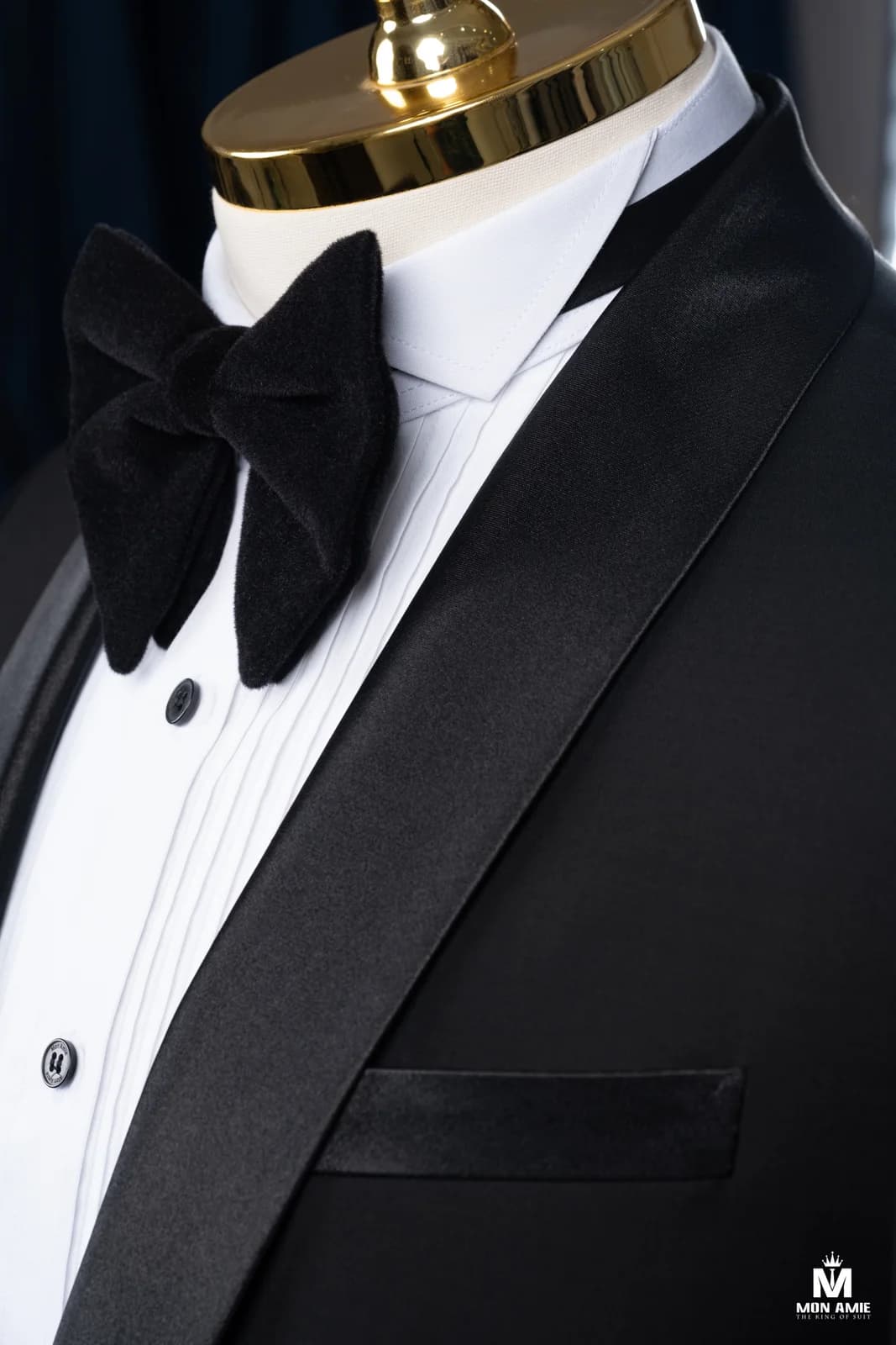 Tuxedo Đen Ve Shawl Satin Một Nút Đi Cùng Nơ Nhung — góc 2