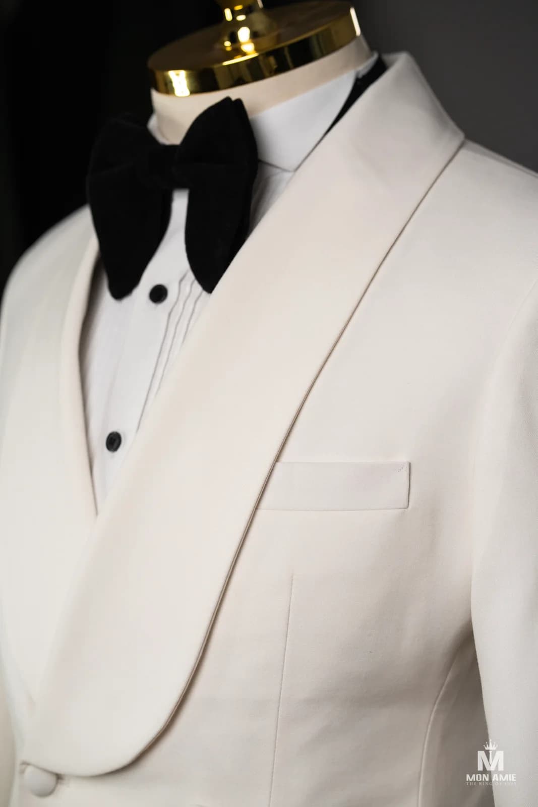 Tuxedo Trắng Kem Hai Hàng Nút Ve Shawl — góc 2