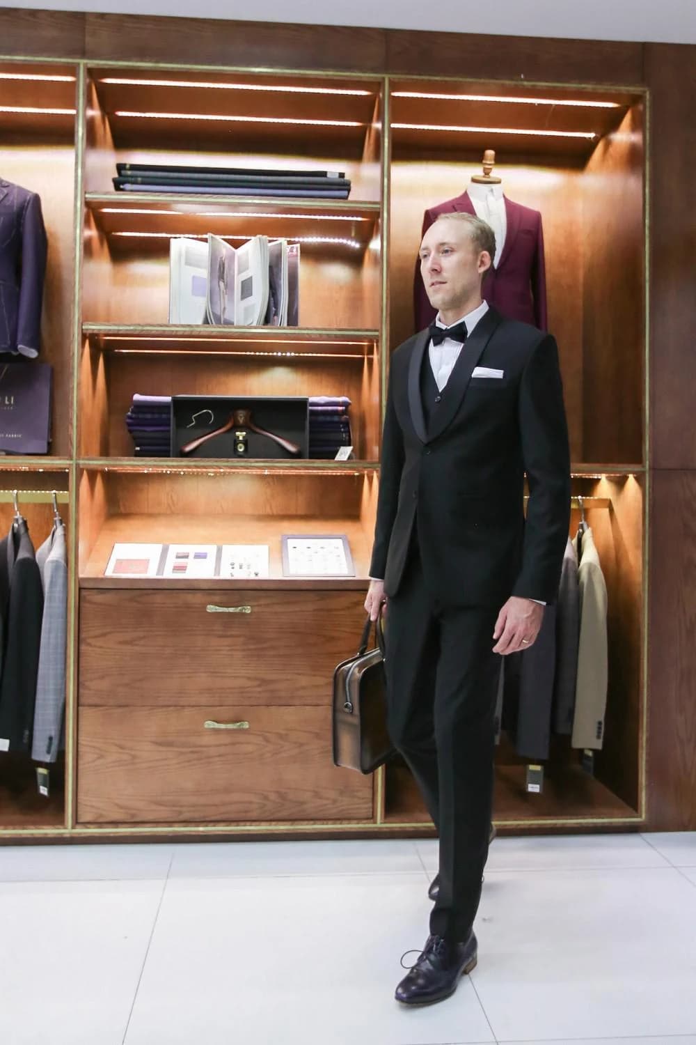 Tuxedo Đen Một Nút Cổ Điển — TUX-078