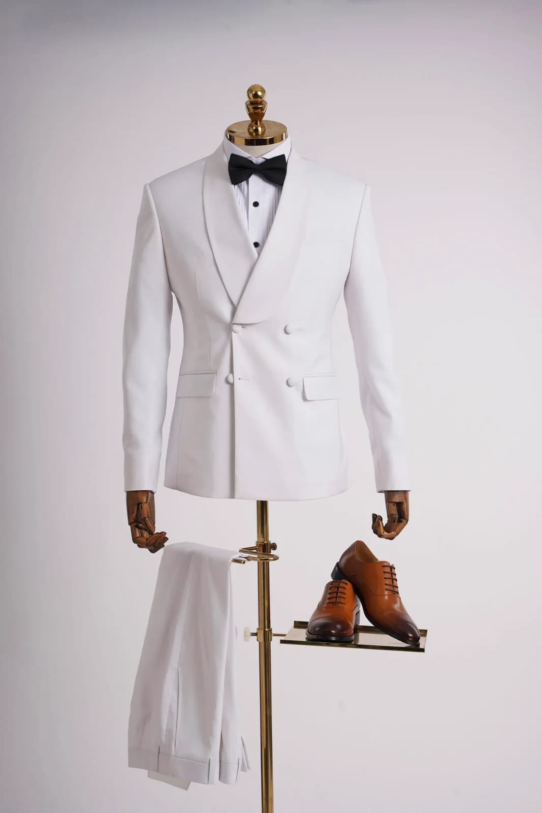Tuxedo Trắng Hai Hàng Khuy Bọc Vải Ve Shawl Cùng Màu — TUX-098