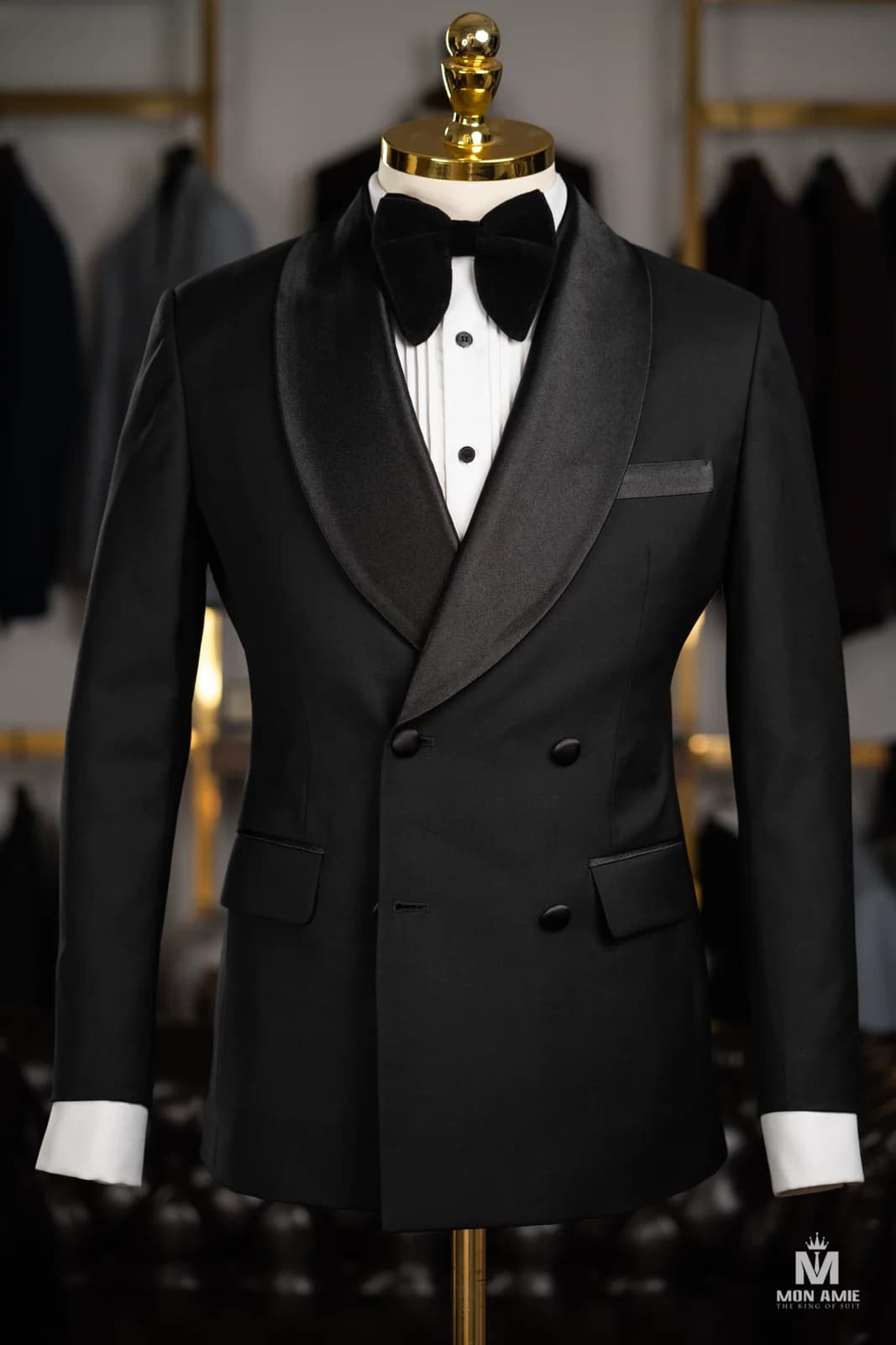 Tuxedo Đen Hai Hàng Nút Ve Shawl Satin — góc 2