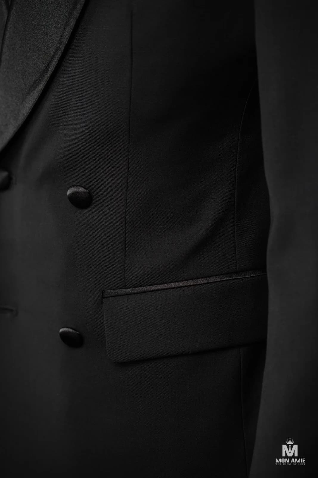 Tuxedo Đen Hai Hàng Nút Ve Shawl Satin — góc 5