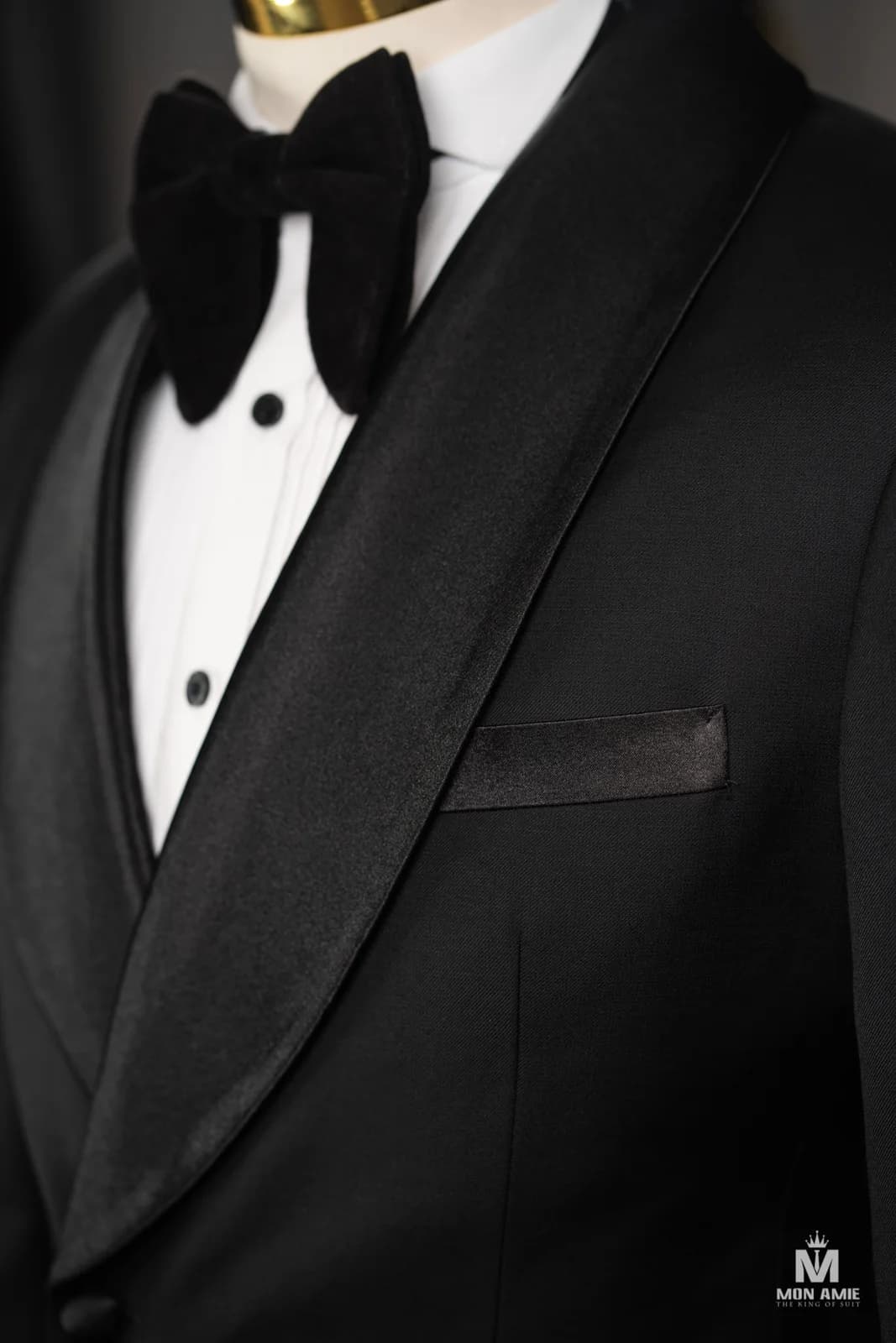 Tuxedo Đen Hai Hàng Nút Ve Shawl Satin — góc 6